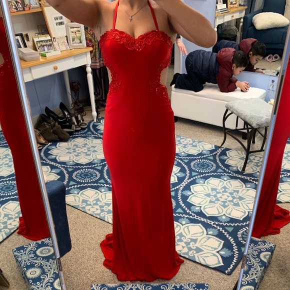 STUNNING RED FAVIANA PROM DRESS - Picture 3 of 5